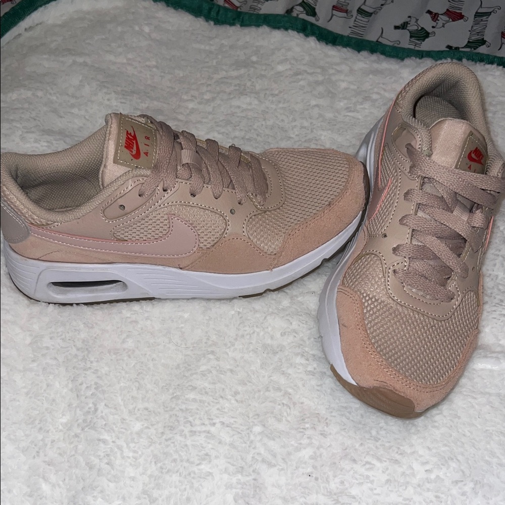 Nike Women's Beige and Pink Sneakers
